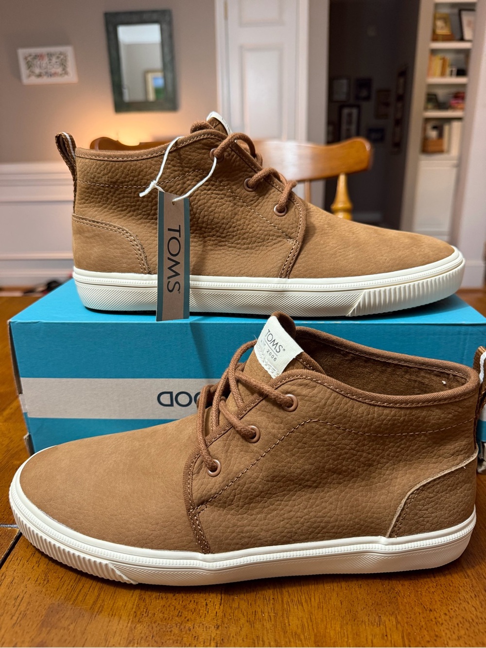 Brand New TOMS MID TERRAIN Men’s Brown Leather Water Resistant Boots Size 8